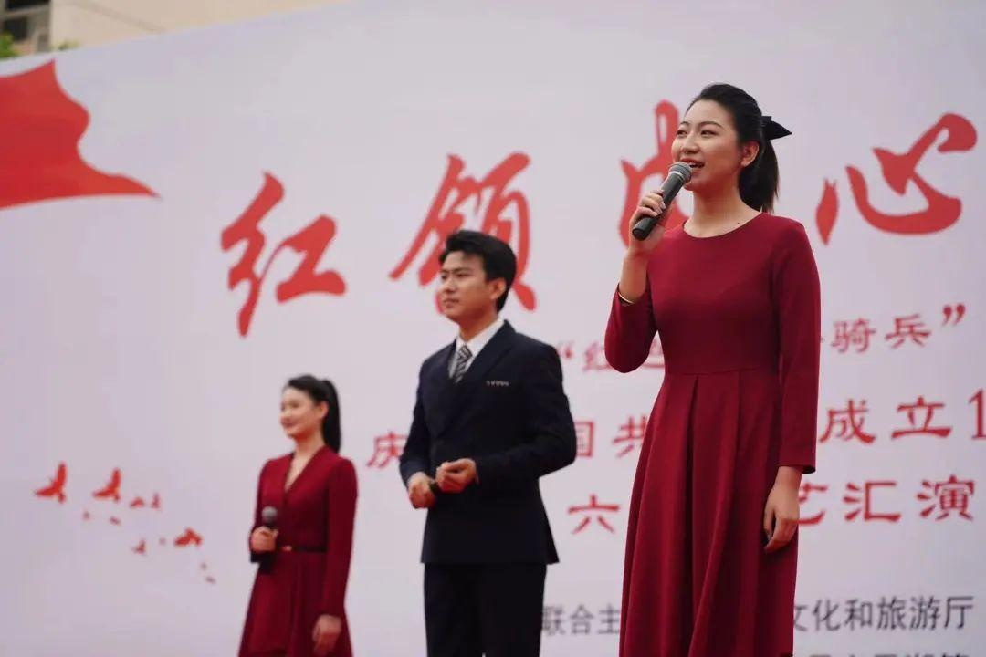 武漢傳媒學(xué)院藝術(shù)黨課進社區(qū)、進校園、進老區(qū)